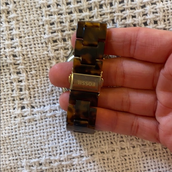 Fossil tortoise shell watch. - Picture 2 of 3